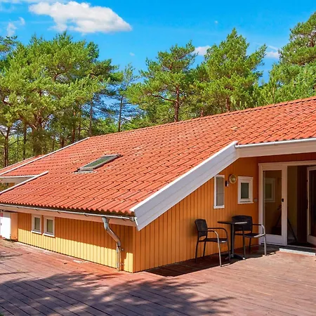 8 Person In Nexo-by Traum *